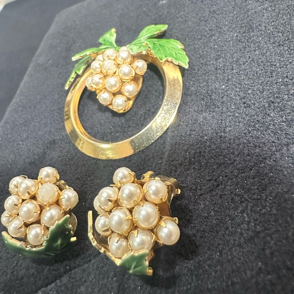 🚨RARE🔥: Vtg Sandor Pearl Cluster Accent Brooch & Earring Set - Picture 5 of 12